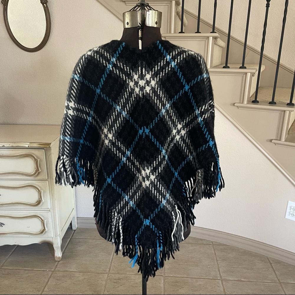 Burberry Black and Blue Plaid Poncho Cashmere and Wool Fringe Winter Designer - Picture 6 of 10